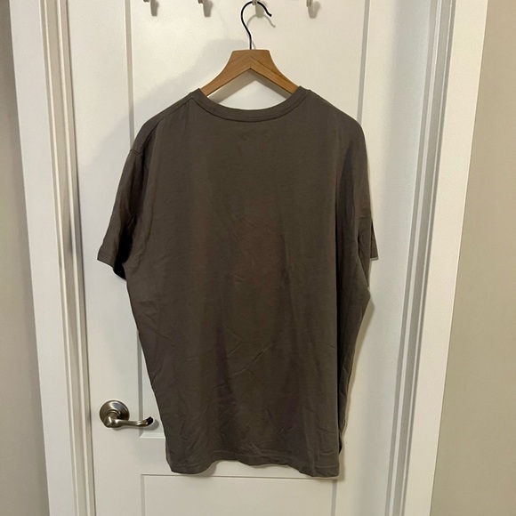 Gray Eddie Bauer T-shirt - Picture 1 of 6
